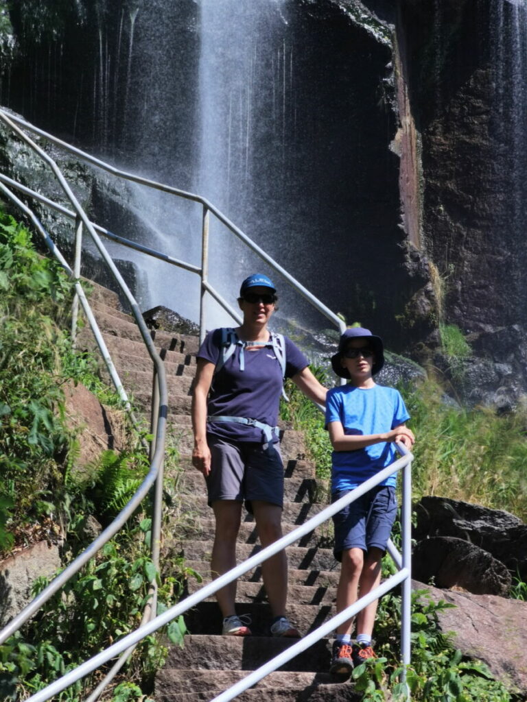 Trusetaler Wasserfall mit Kindern