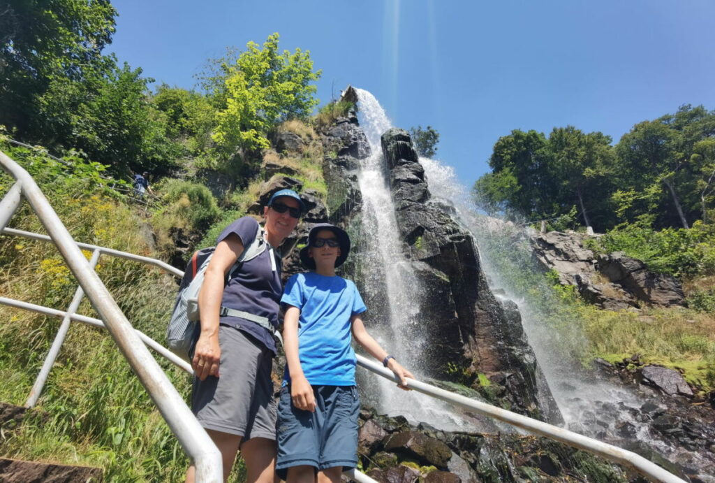 Auf den 228 Stufen entlang der Trusetaler Wasserfall wandern